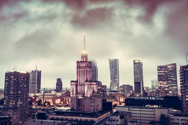 黄昏时分的波兰华沙市中心全景 — 图库照片