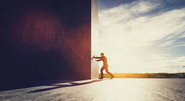 Homem Empurrando Grande Parede Para Revelar Novo Mundo Verde Melhor — Fotografia de Stock