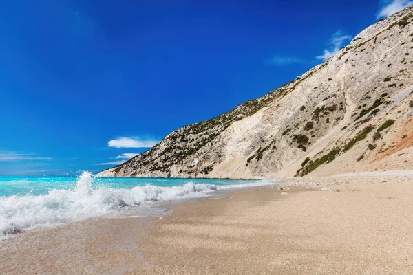 Praia Myrtos Kefalonia Grécia Mar Jónico Verão — Fotografia de Stock