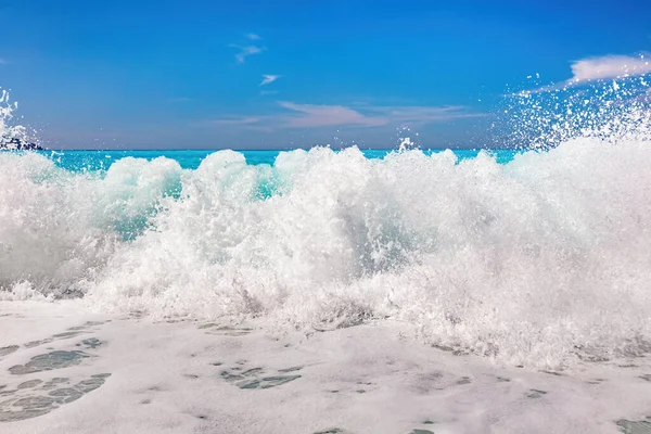 Ondas Bater Mar Jónico Grécia Praia Myrtos Kefalonia — Fotografia de Stock