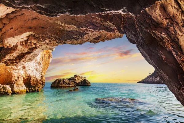 日没時にギリシャザキントスの海の洞窟 イオニア海 Xigiaビーチエリア — ストック写真