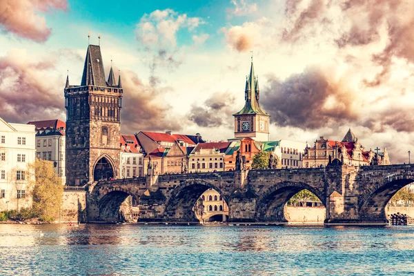 Praga República Checa Con Puente Carlos Río Moldava Atardecer — Foto de Stock