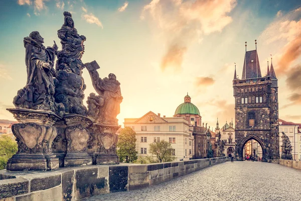 Ponte Carlo Praga Repubblica Ceca All Alba Con Statue Storiche — Foto Stock