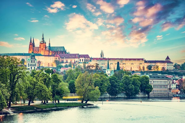 Hradcany Prag Tjeckien Vitus Katedralen Floden Vltava Natten — Stockfoto