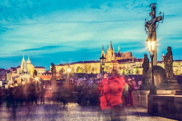 Karlsbron Prag Tjeckien Natten Med Historiska Statyer — Stockfoto