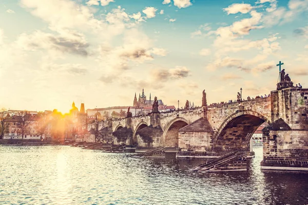 Puente Carlos Praga República Checa Atardecer Vista Hacia Hradjalá — Foto de Stock