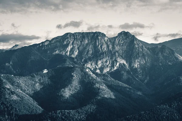 ポーランドのタトラ山脈のGiewont山 ヴィンテージムード — ストック写真