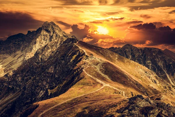 Picos Montaña Atardecer Montañas Tatra Polonia Vista Desde Kasprowy Wierch —  Fotos de Stock