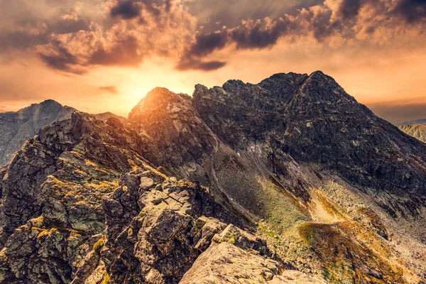 Berge Landen Bei Sonnenuntergang Blick Vom Gipfel Koscielec Der Tatra — Stockfoto