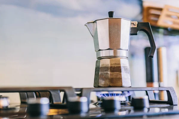 Retro Stovetop Espresso Coffee Maker Kitchen Gas Stove — ストック写真