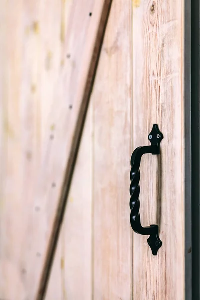 Wooden Door Detail Rustic Style Black Metal Handle — Foto Stock