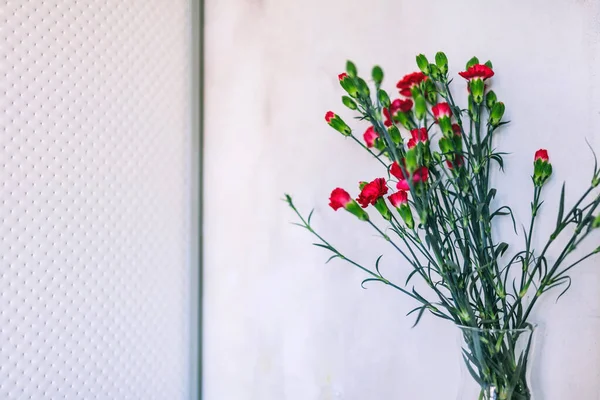 Blumen Auf Dem Schrank Schlafzimmer Heiminszenierung — Stockfoto