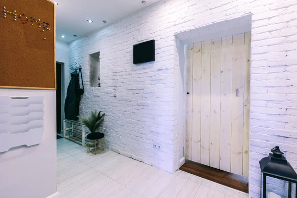 Corridor Retro Wooden Door Small Apartment Interior Design — Stockfoto