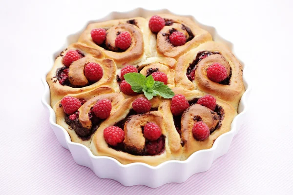 Yeast, raspberry buns — Stock Photo, Image