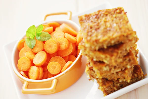 Carrot cake with coconut — Stock Photo, Image