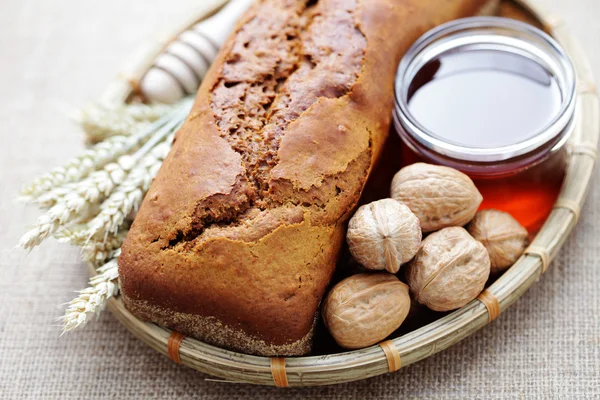 Nuez y pan de miel — Foto de Stock