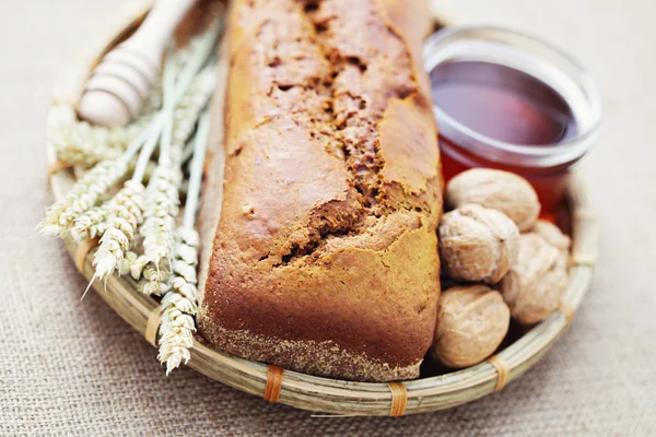 Nuez y pan de miel — Foto de Stock