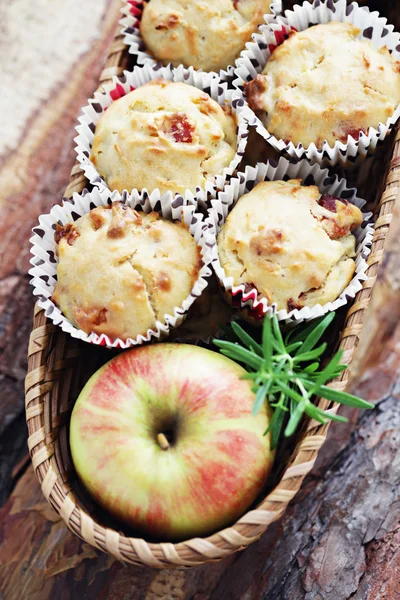 Magdalenas con becon y manzana —  Fotos de Stock