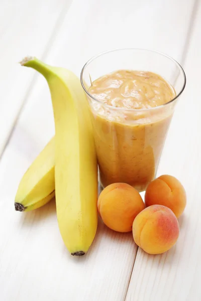 Banana and apricot shake — Stock Photo, Image