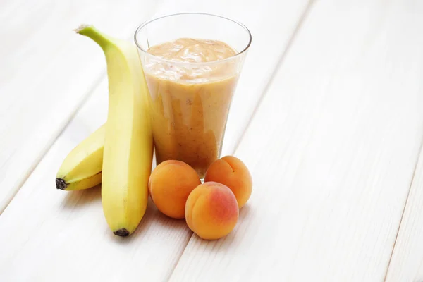 Milkshake banane et abricot — Photo