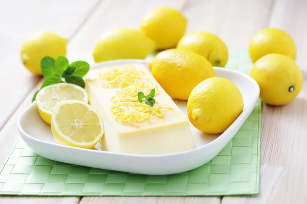 Лимонный Семифреддо — стоковое фото