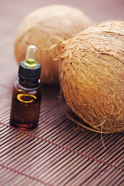 Coconut essential oil — Stock Photo, Image