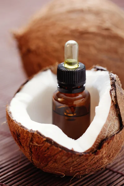 Kokosový esenciální olej — Stock fotografie