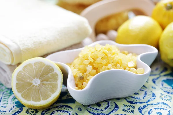 Lemon bath salt — Stock Photo, Image