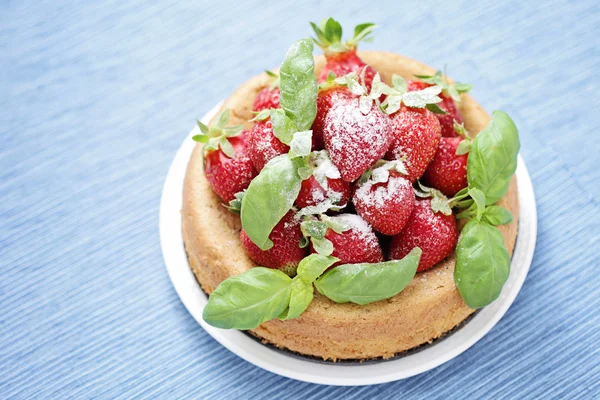 Basil cake with strawberries — Stock Photo, Image