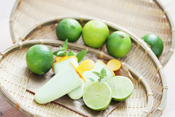 Lime ice-cream — Stock Photo, Image