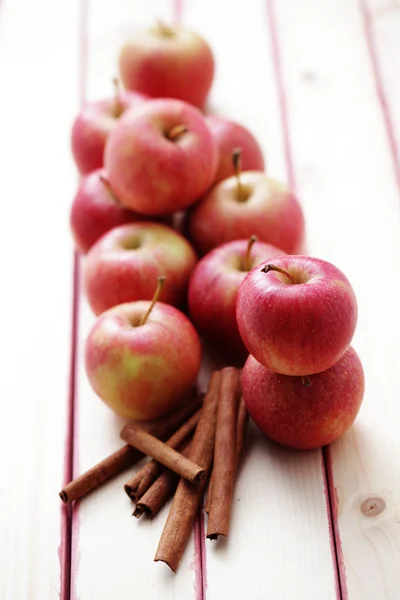 Äpfel mit Zimt — Stockfoto