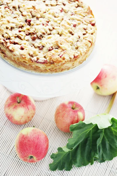 Tarta de manzana con ruibarbo — Foto de Stock