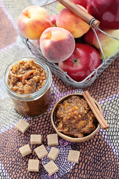 Manzana y melocotones chutney — Foto de Stock