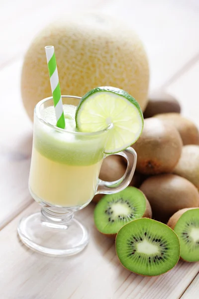 Kiwi et jus de melon — Photo