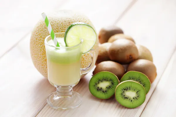 Kiwi e suco de melão — Fotografia de Stock