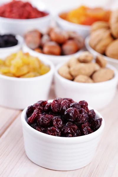 Сухие фрукты и орехи — стоковое фото
