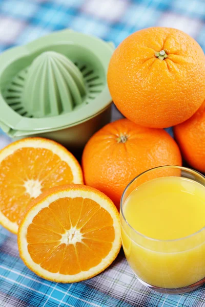 Frischer Orangensaft — Stockfoto