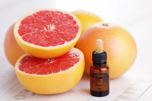 Grapefruit essential oil — Stock Photo, Image