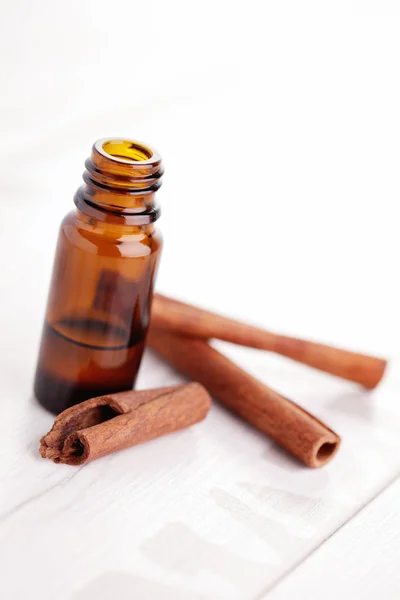 Cinnamon aromatherapy oil — Stock Photo, Image