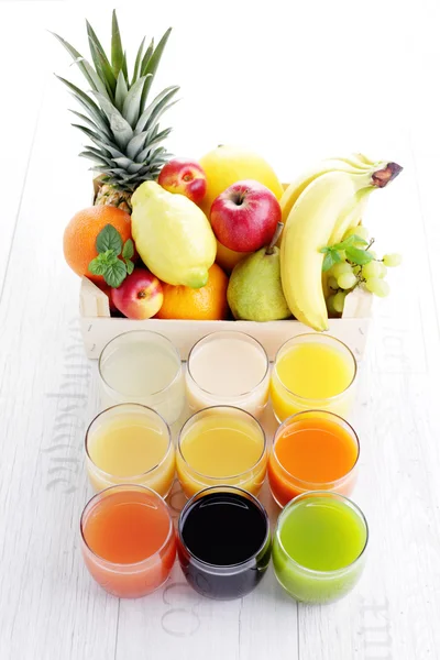 Sumo de fruta - bebida e bebidas — Fotografia de Stock