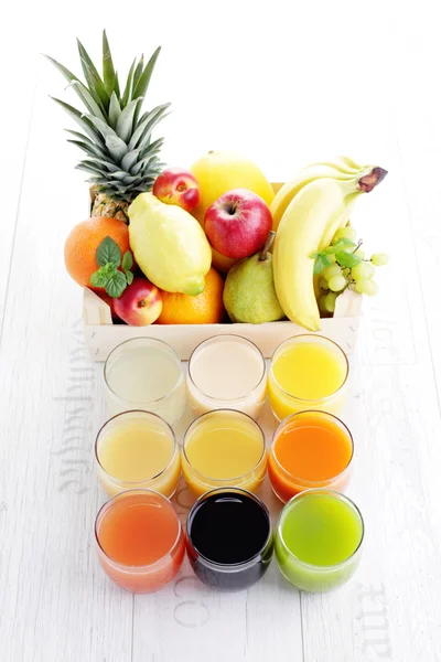 Fruchtiger Saft - Getränke und Getränke — Stockfoto