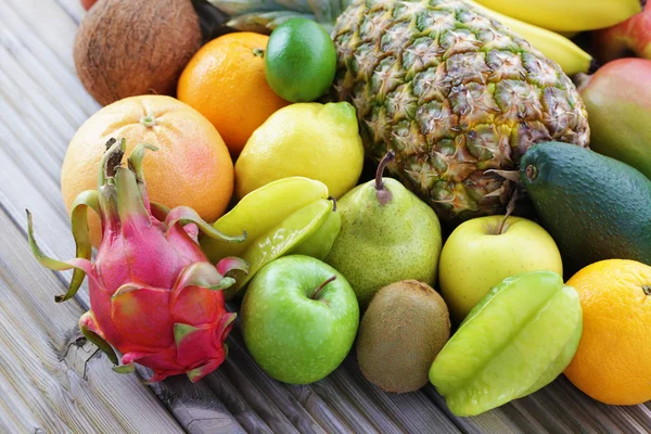 Fresh tropical fruits — Stock Photo, Image