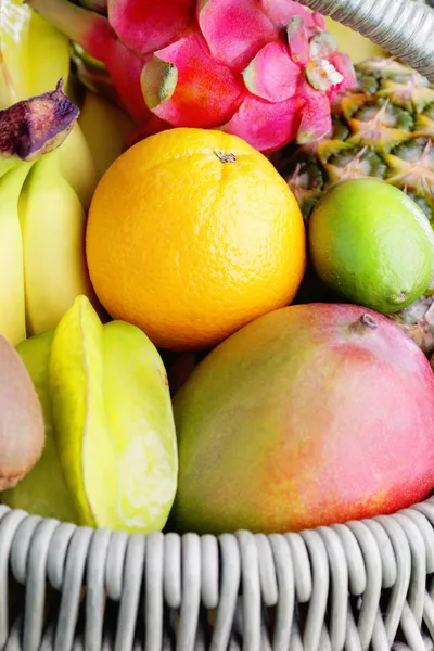Fruits tropicaux frais — Photo