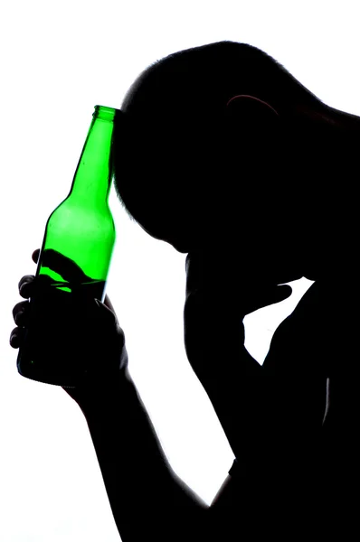 Silhouette eines alkoholisierten Mannes — Stockfoto