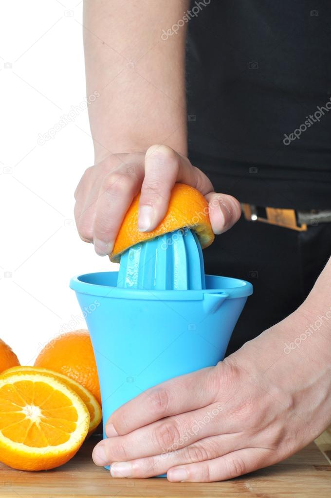 Preparing orange juice
