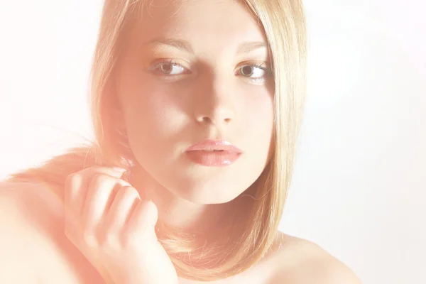 Close-up portrait of sexy caucasian young woman with beautiful healthy hair — Stock Photo, Image