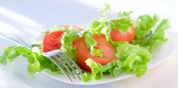 Ausblick auf frischen Tomatensalat — Stockfoto