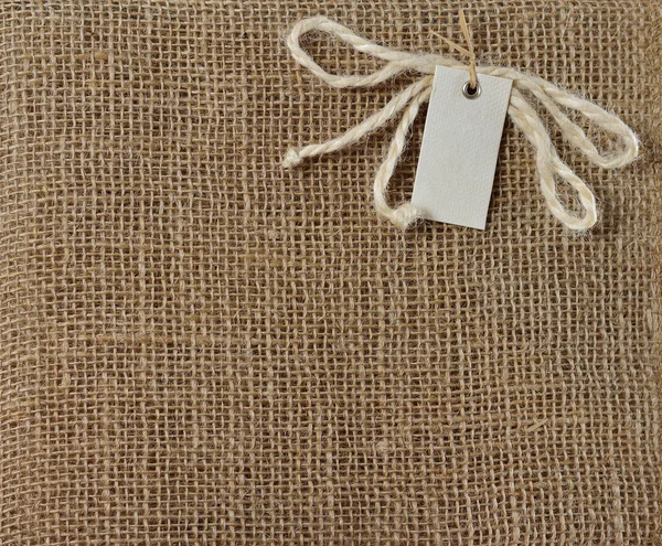 Textura de Burlap de tecido marrom para o fundo com etiqueta para texto — Fotografia de Stock