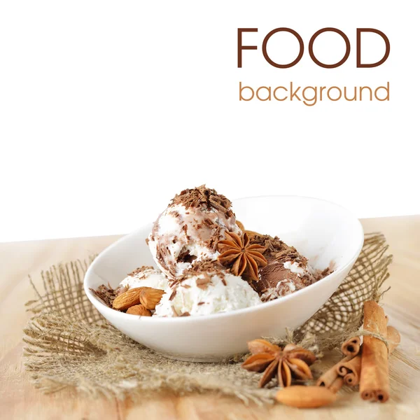 Gıda arka plan. Kepçe dondurma ile fındık ve çikolata