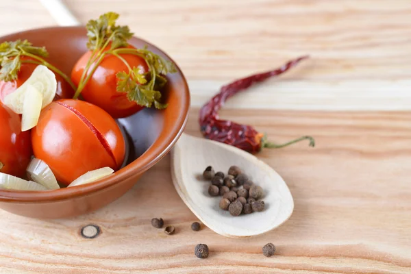 Conserve di pomodori fatte in casa. Pomodori in scatola . — Foto Stock